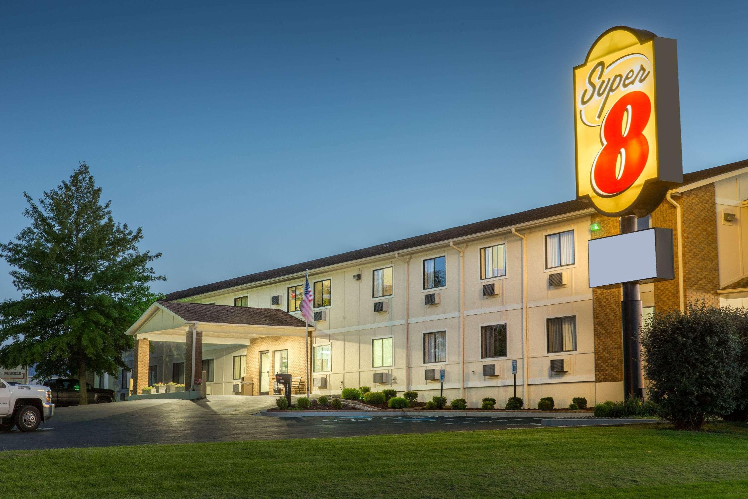 Super 8 By Wyndham Danville Exterior photo